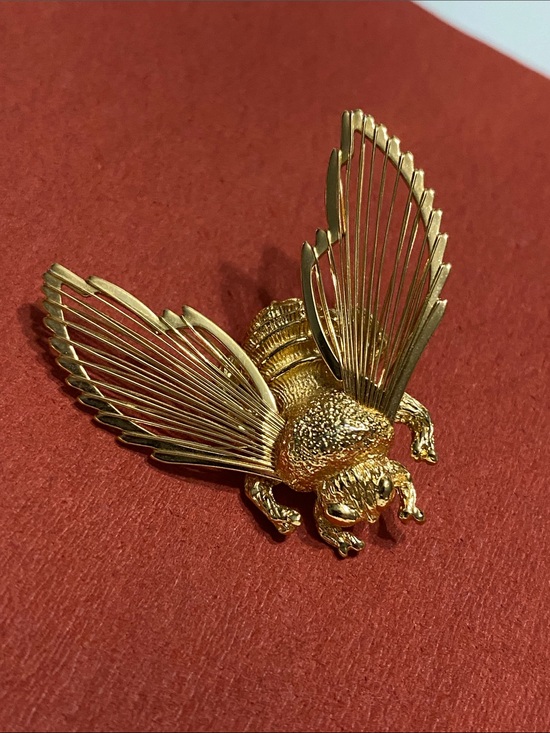 Monet Jewelry - Monet Gold Bee Brooch